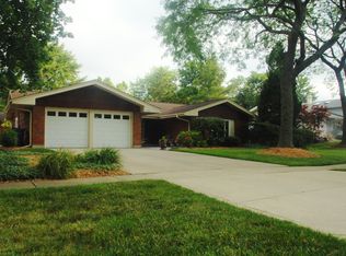 21W480 Monticello Rd, Glen Ellyn, IL 60137