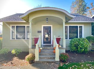 1002 NW Lawnridge Ave, Grants Pass, OR 97526