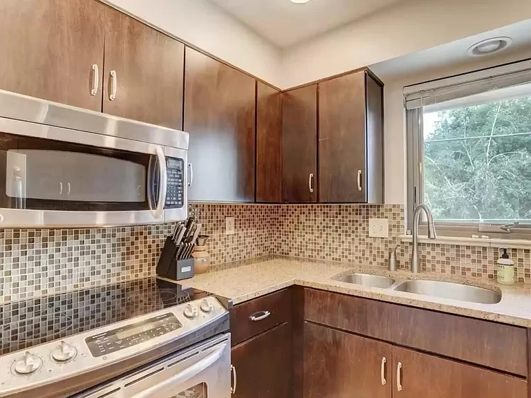 551 Detroit St — Photo 12