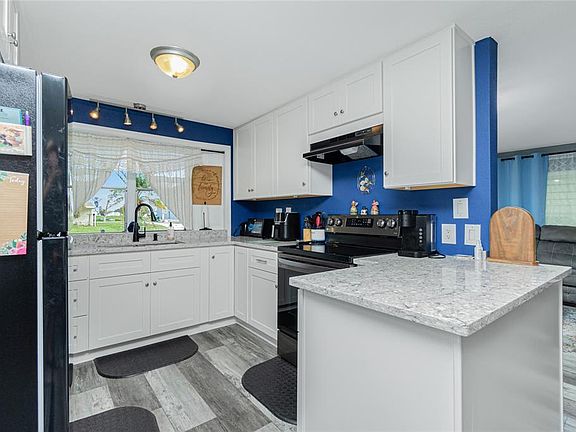 5th image of 1520 Blue Heron Dr