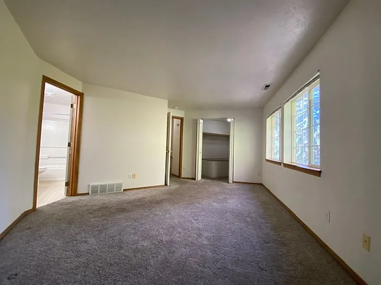 5513 N Driscoll Blvd — Photo 10