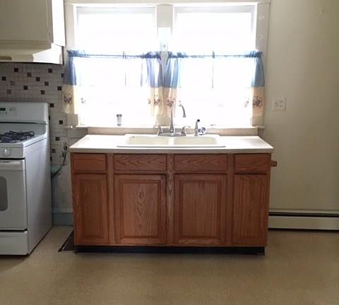 3rd image of 822 Farnham St