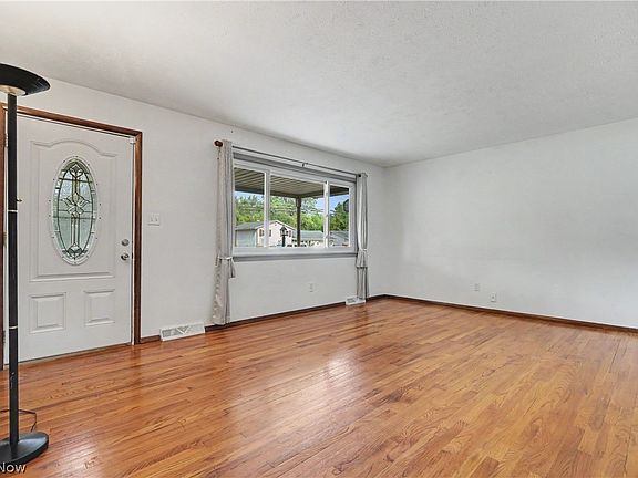4th image of 839 Sheffield Rd