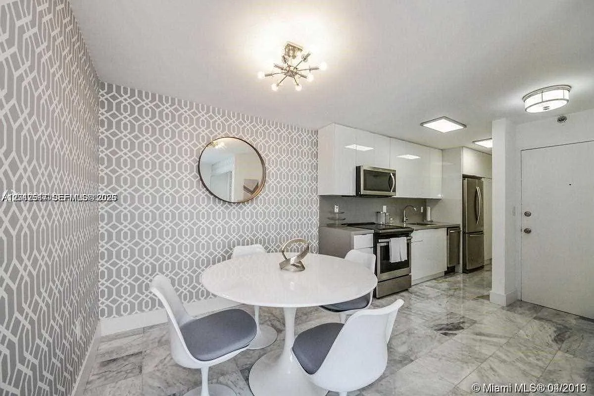 Islander Condo Apts — Photo 4