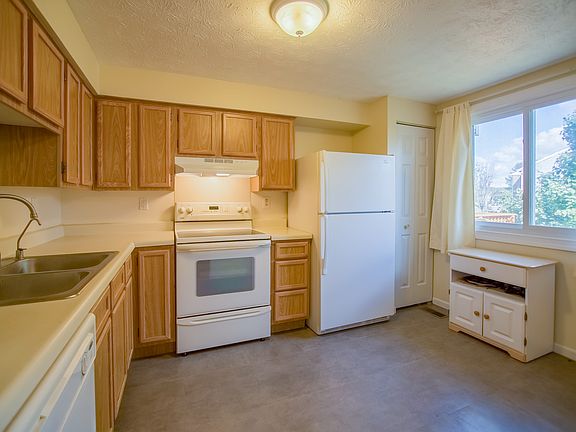 5th image of 15 Crosswood Ct
