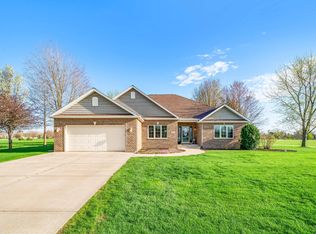 975 Fox Trail Ln, Somonauk, IL 60552