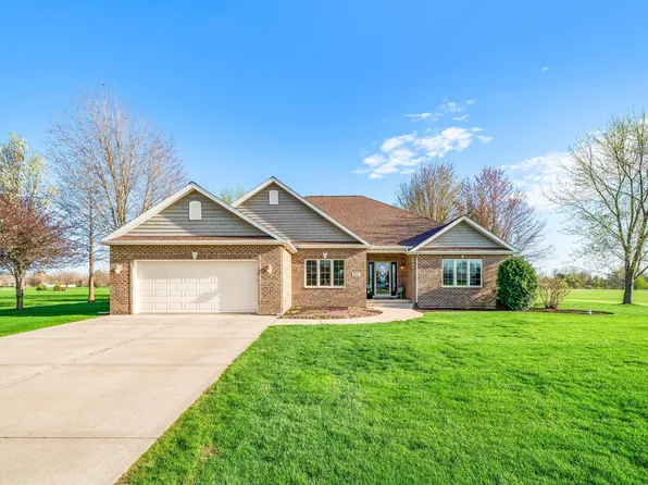 975 Fox Trail Ln, Somonauk, IL 60552