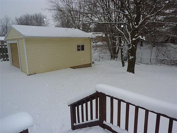 3rd image of 1760 Waterbury Dr SE