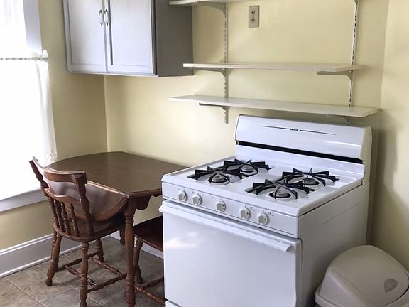 4th image of 647 N Buckeye St