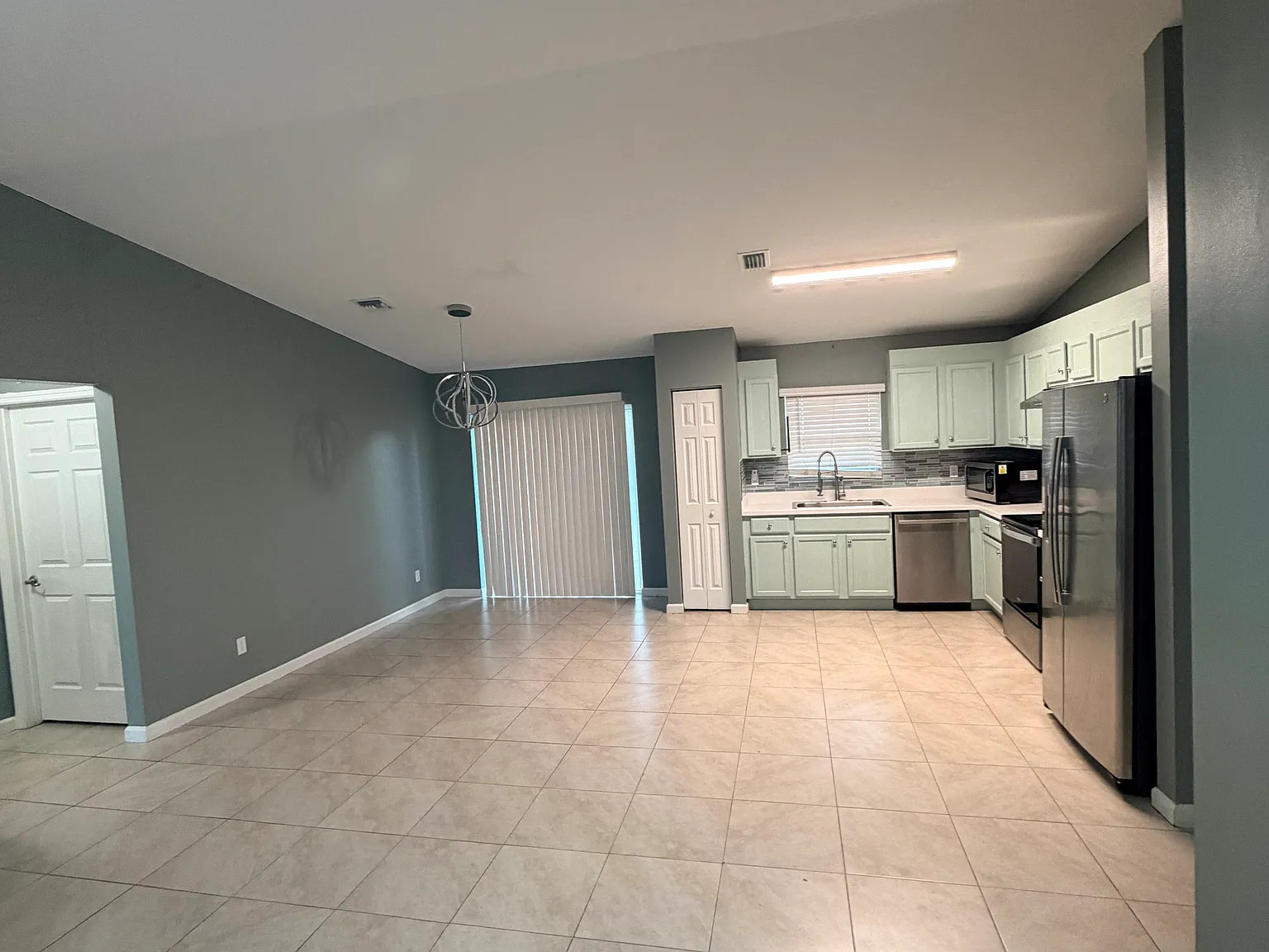 3 bed, 1336 sqft, $2,500 — Photo 4