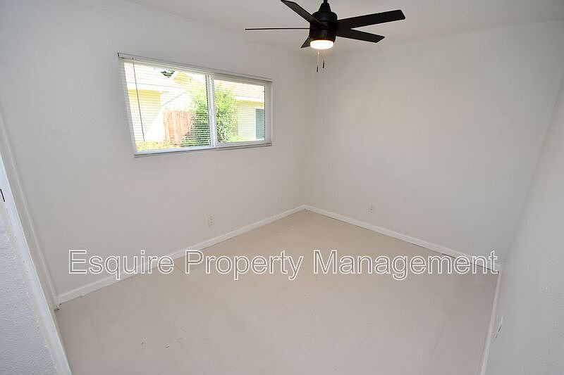 Building Photo 5