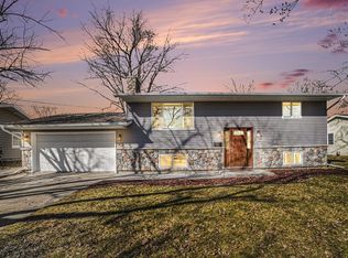 898 Riverview Dr, Alma, MI 48801