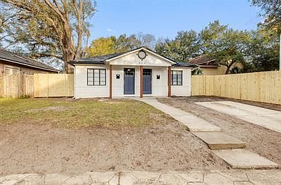 1st image of 839B Acosta St #10707375