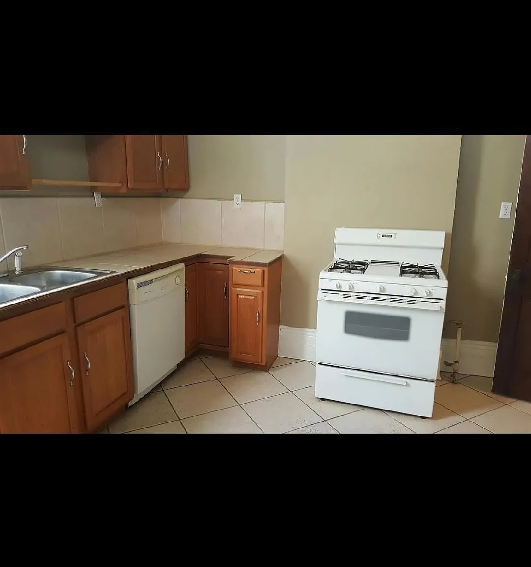 2 bed, 1000 sqft, $1,395 — Photo 2