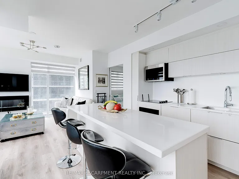 370 Martha St #1707 — Photo 6