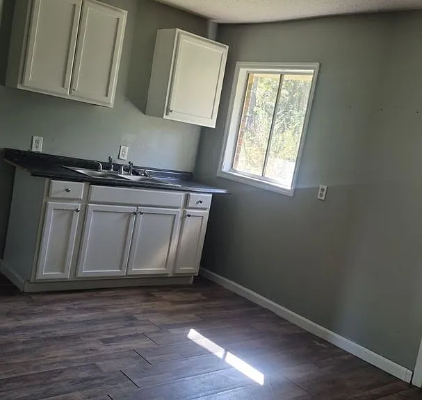 303 W Thomas Ct — Photo 1