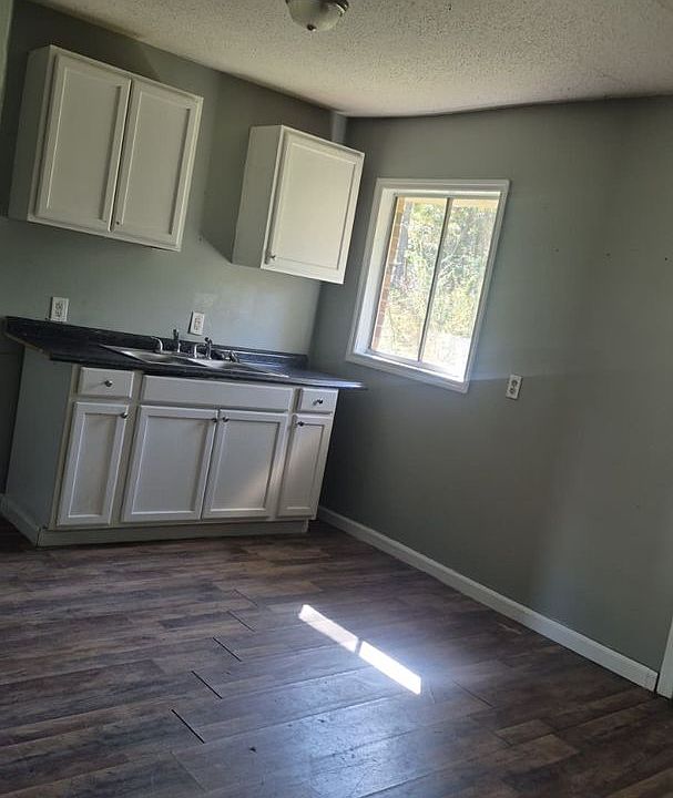 1st image of 303 W Thomas Ct