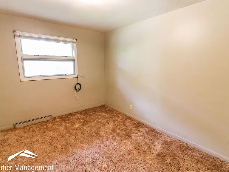 1425 Harry Rd — Photo 14