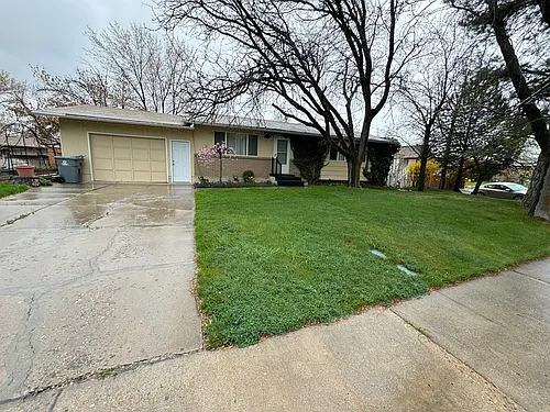 891 N 300 W Photo 1