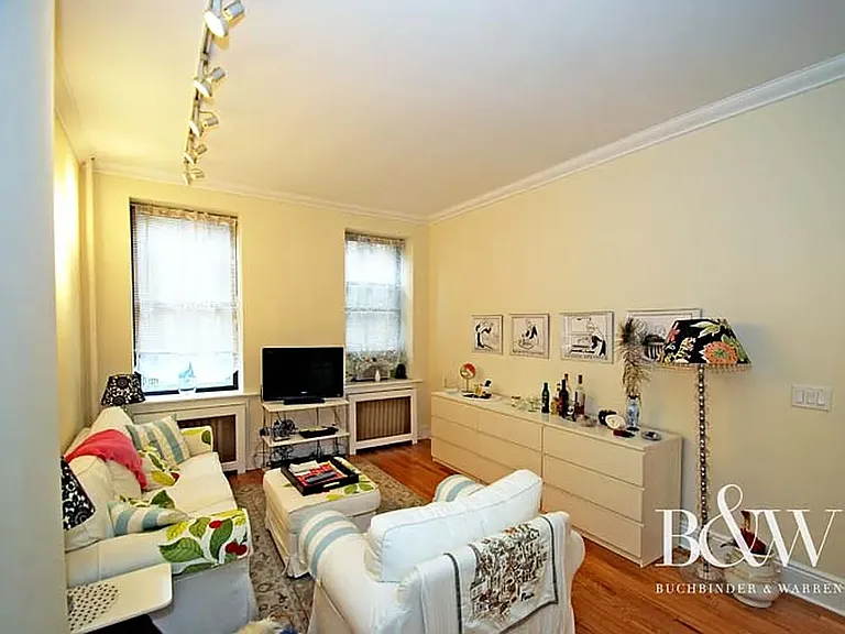 1061 Madison Ave #3A — Photo 2