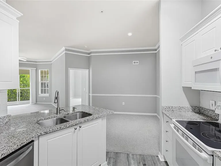 5122 Northridge Rd #307 — Photo 11