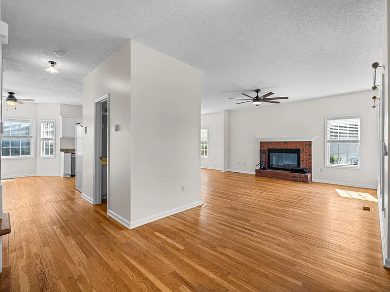 217 Derby Downs Dr — Photo 8