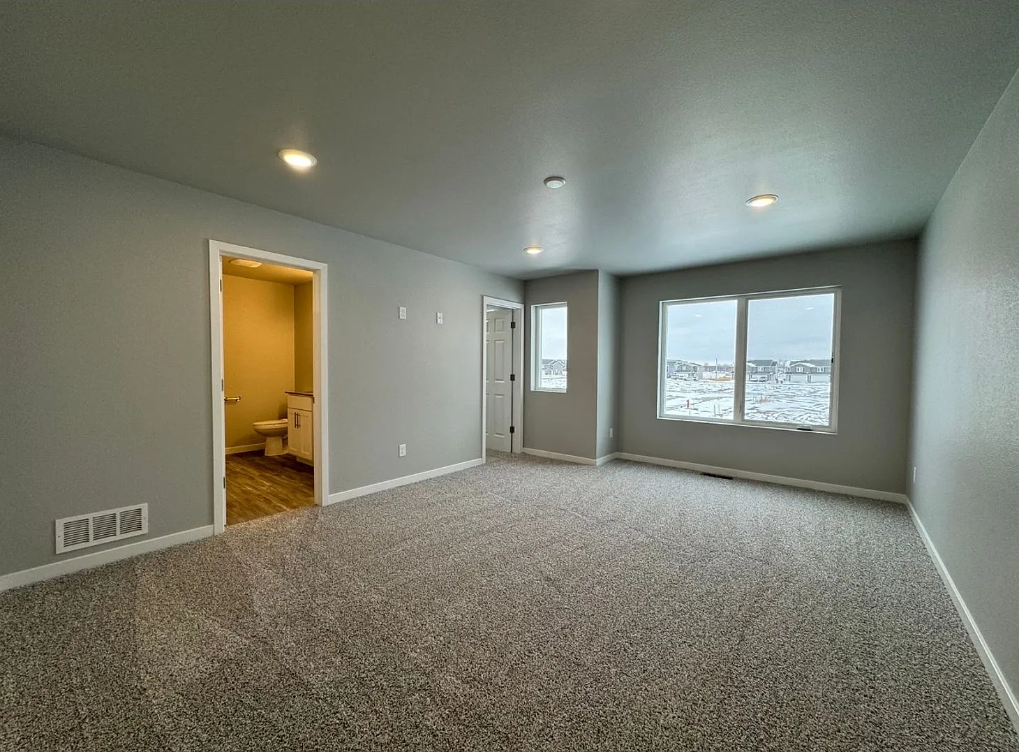 $1,000 Move-In Credit! Sign a Qualifying Lease by August 31st! — Photo 4
