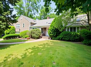 8 Sterling Pl, Lawrence, NY 11559