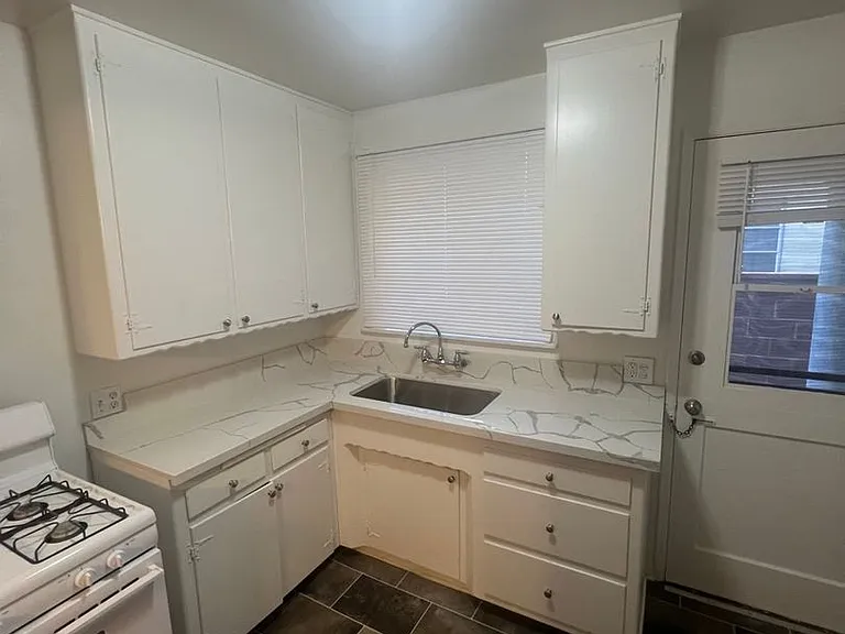 8366 Sargent Ave — Photo 21