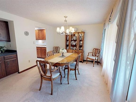 5th image of 330 Forest Dr