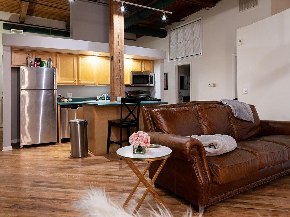 1st image of 2222 W Diversey Ave APT 303