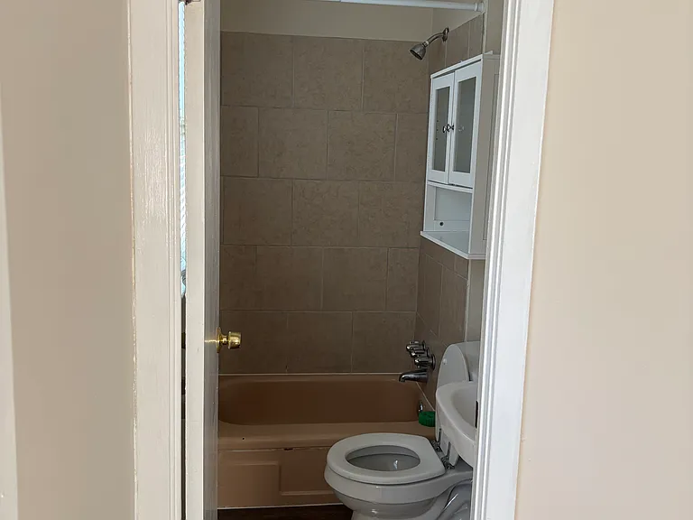 9414 Farnham Dr — Photo 10