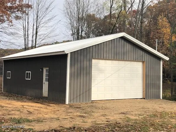 16206 Pretty Lake Dr, Mecosta, MI 49332