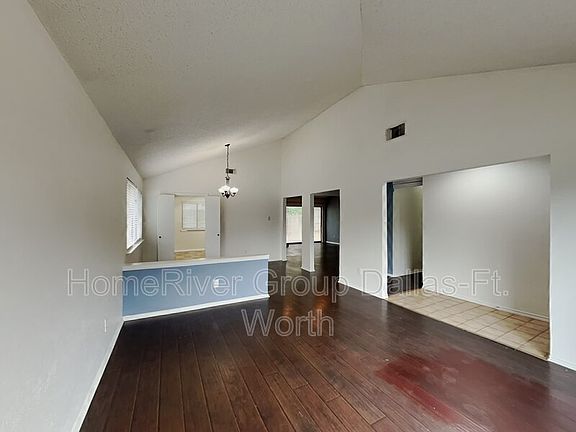 3rd image of 518 Claymore Dr