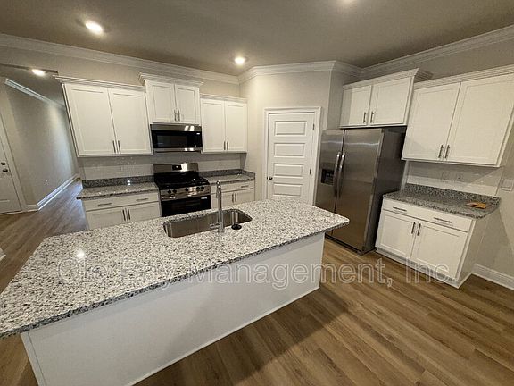 3rd image of 31697 Lyon Rd