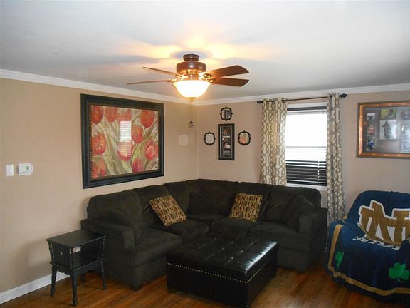 3rd image of 536 W 11th St