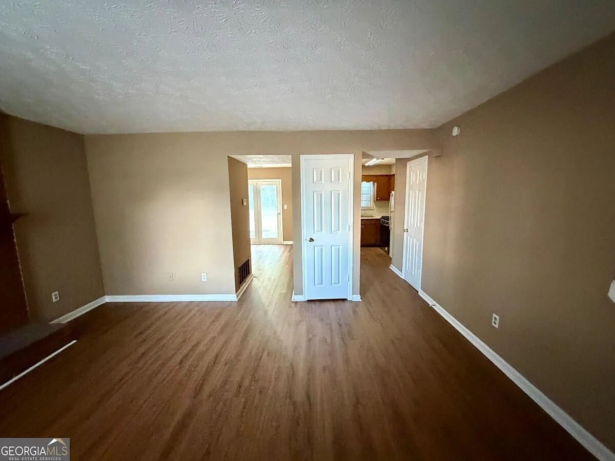 2 bed, 2.5 bath, $1,400 — Photo 2