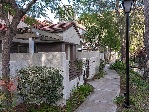 4th image of 302 N Via Colinas