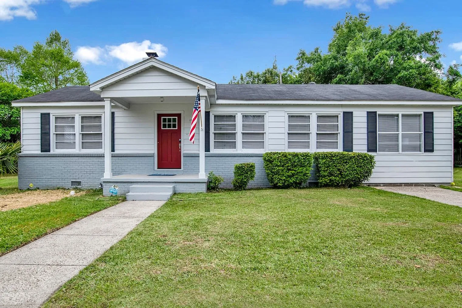 4 bed, 2.0 bath, 1496 sqft, $4,481 — Photo 2