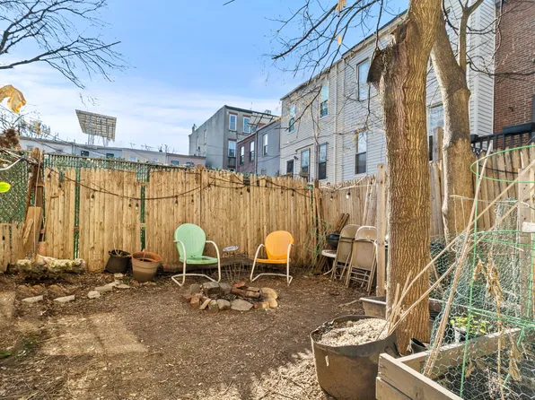 352 Lexington Avenue image 1 of 10