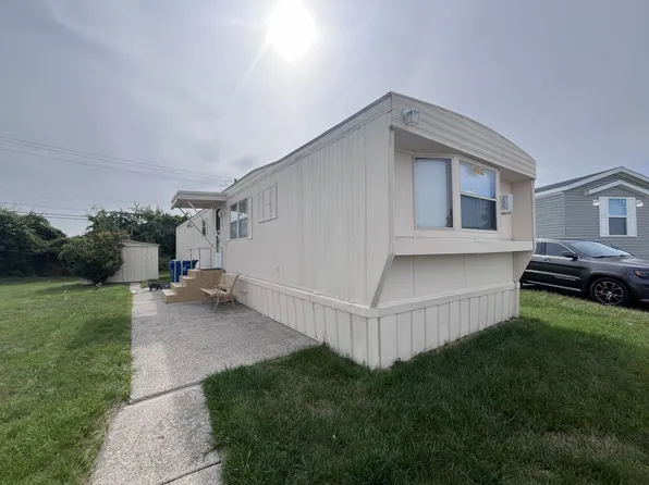 40002 N Tothill Cir #385, Sterling Heights, MI 48310