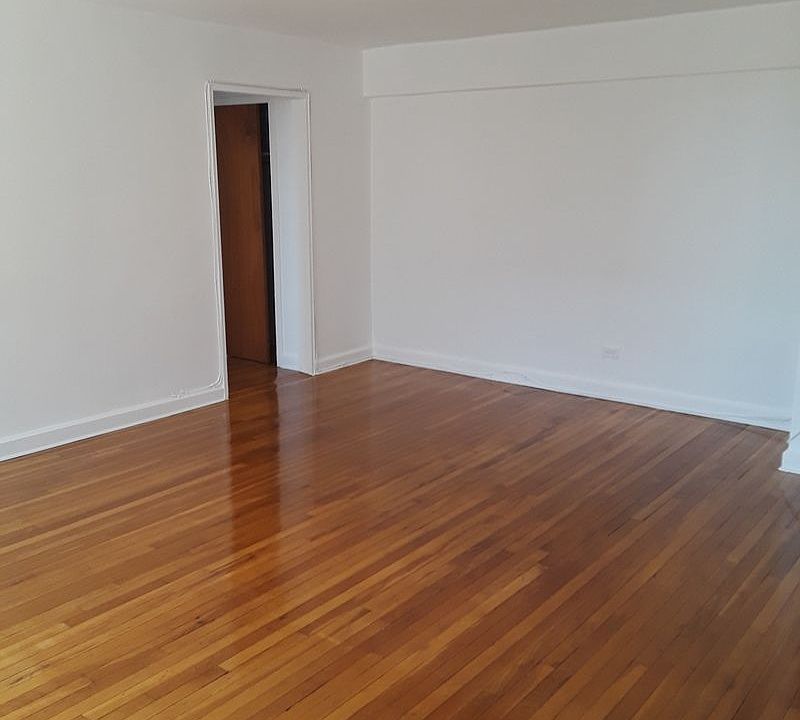 2nd image of 13849 Barclay Ave APT 4E