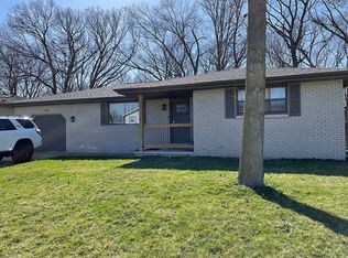 118 Oakmoor Dr, East Peoria, IL 61611