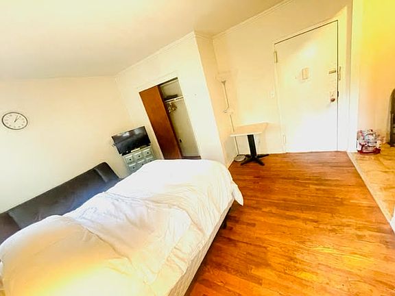 3rd image of 301 E 56th St #2B