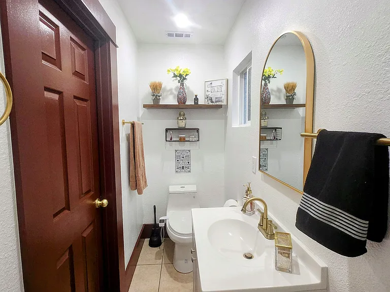 616 W Chapman Ave — Photo 32