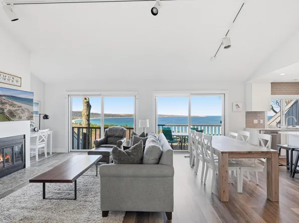 28 Loggers Run, Glen Arbor, MI 49636