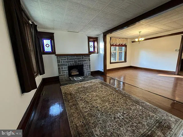 3 bed, 1.5 bath, 1465 sqft, $1,995 — Photo 4