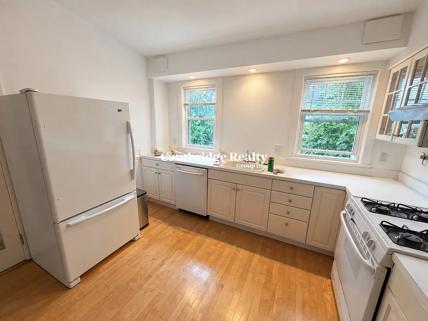 2 bed, 1.0 bath, 1200 sqft, $3,950 — Photo 2