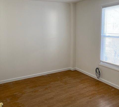 5th image of 129 Union St