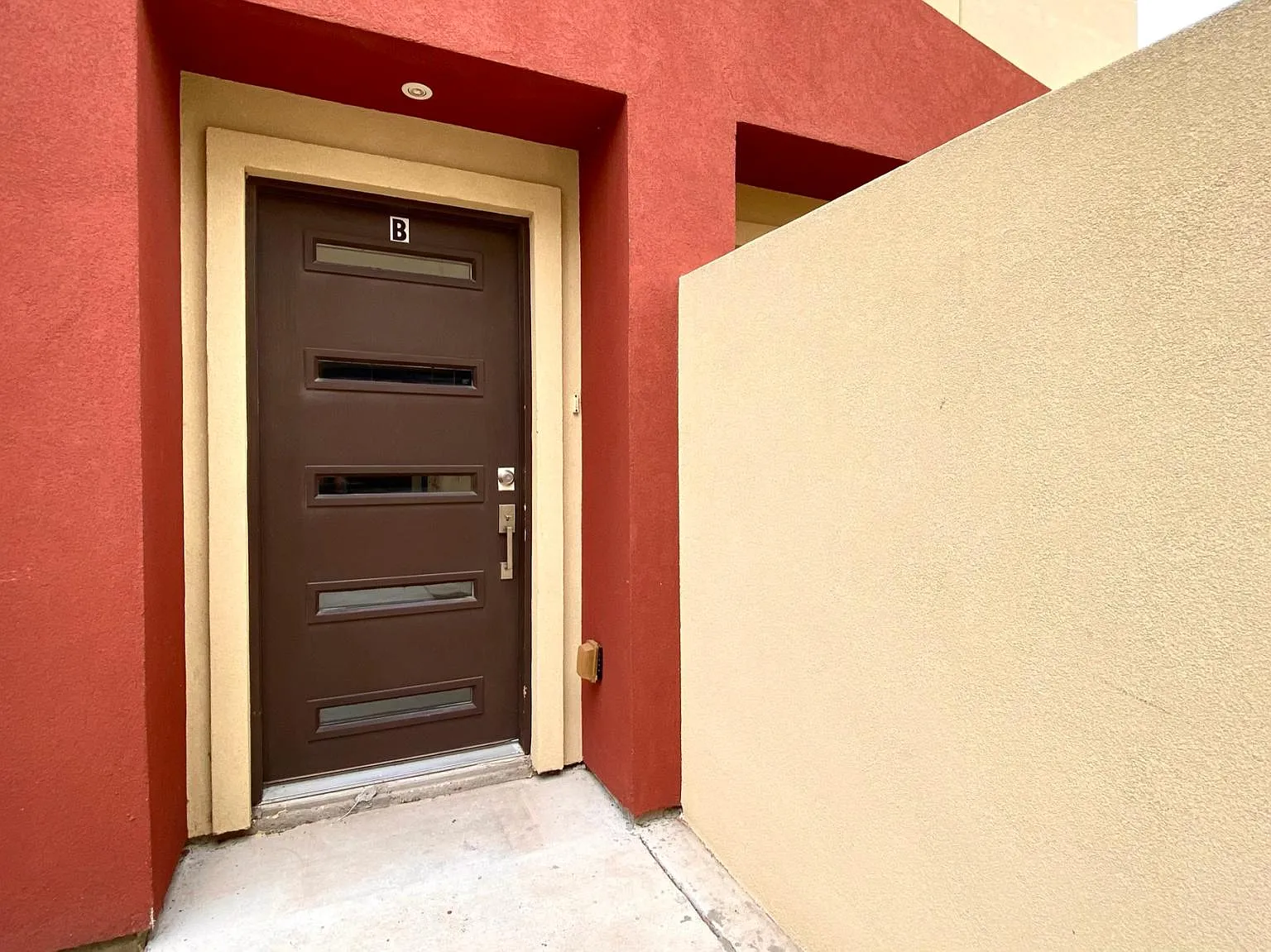 1213 E Camellia Ave — Photo 2